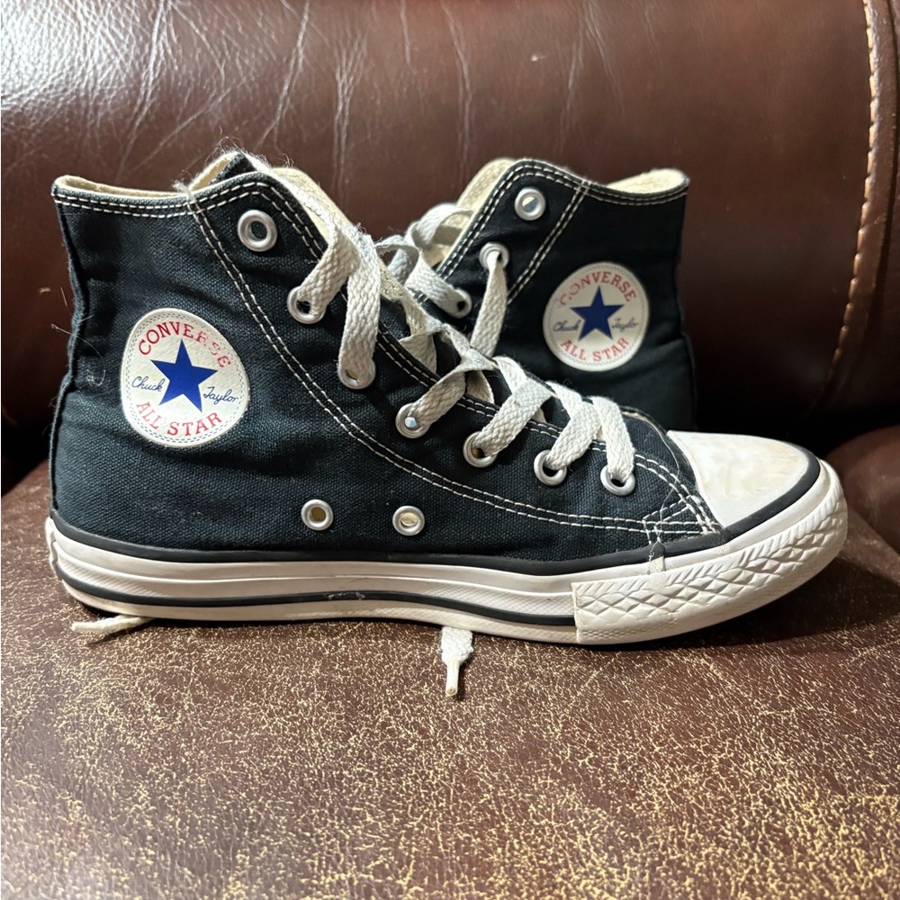 Y size 2 Converse Black High-Top Sneakers